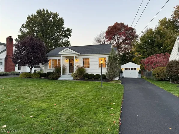50 Edgewater Dr, Poland, OH 44514