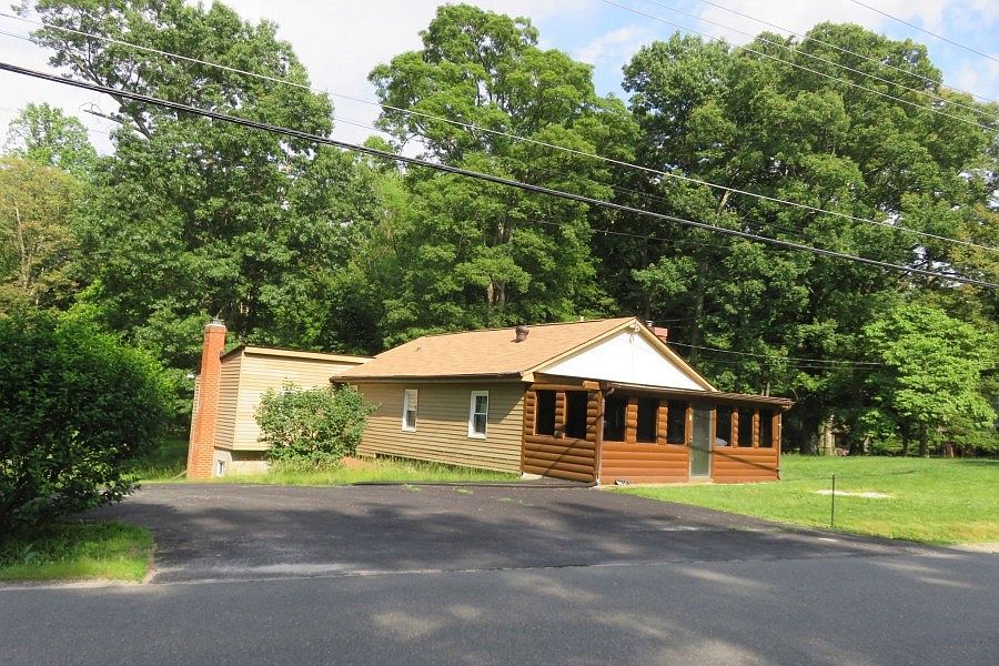 2nd image of 8114 Sinclair Mill Rd