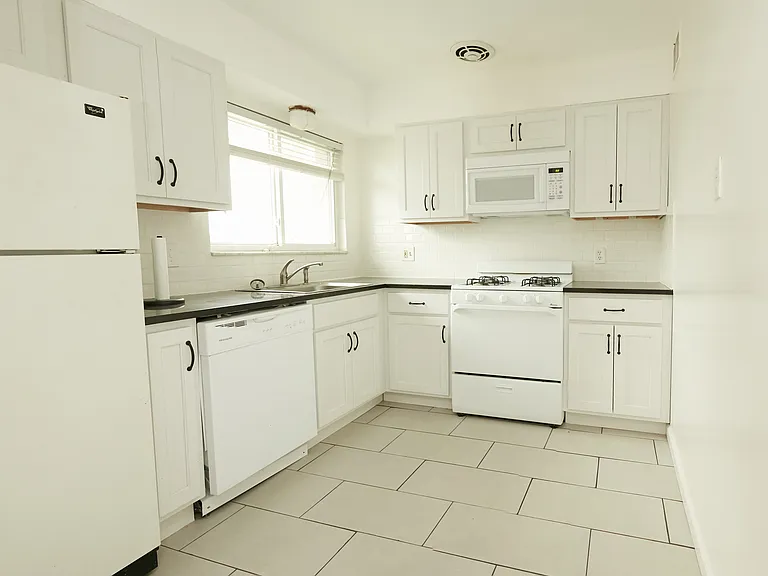 5 S Big Bend Blvd — Photo 20