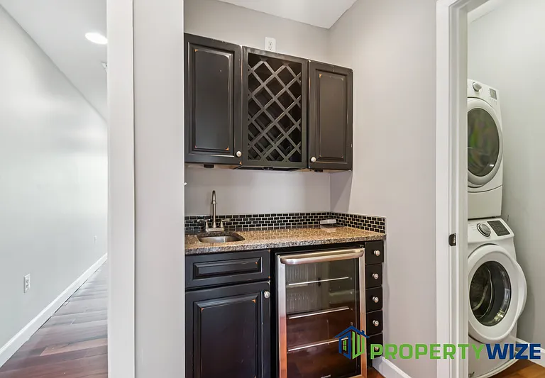 1527 Light St #2 — Photo 6