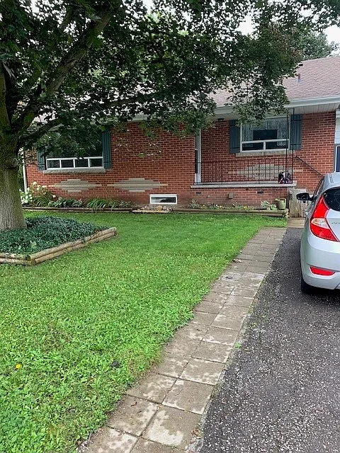 180 Jeffrey Ave photo 1