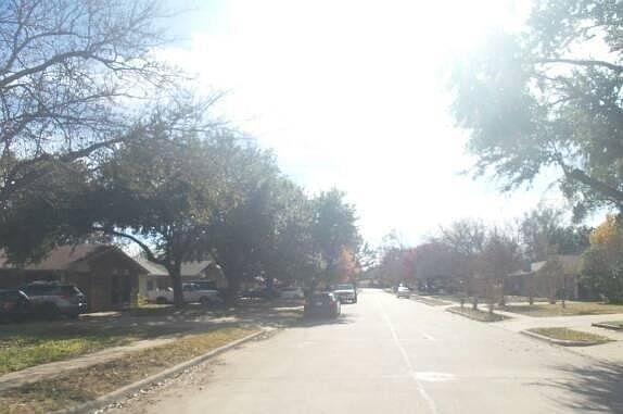 3rd image of 1901 Southstone Ln