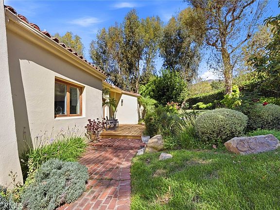 2nd image of 3635 Serra Rd