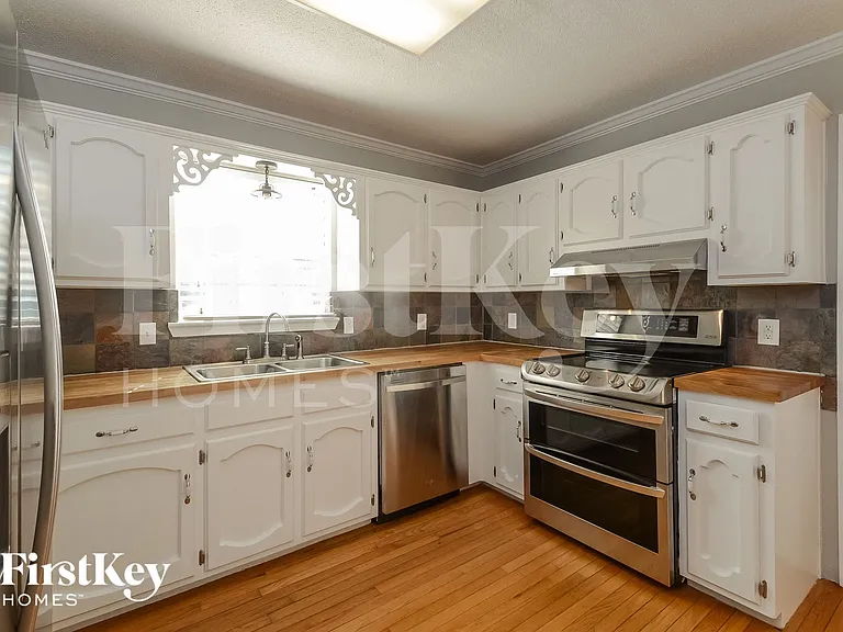 1049 Independence Ct — Photo 7