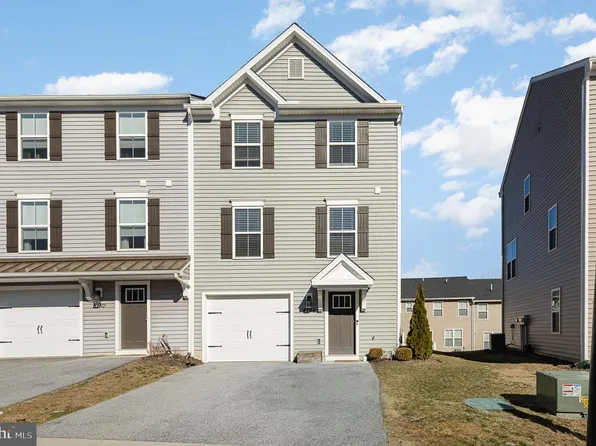 8152 Lenker Dr, Harrisburg, PA 17112