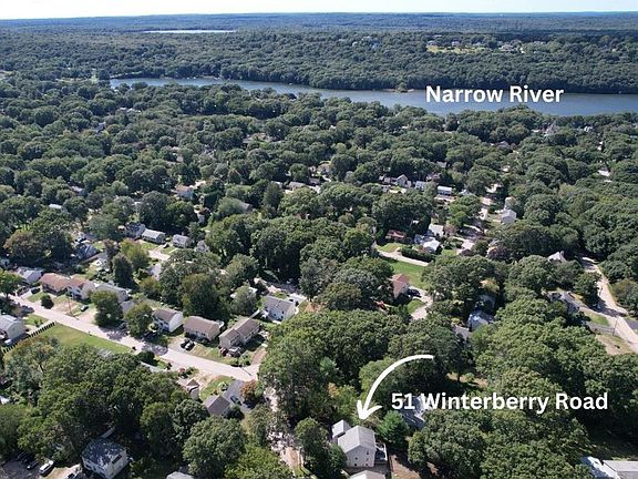 3rd image of 51 Winterberry Ln