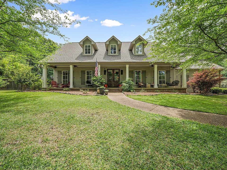1st image of 2924 Lakeshire Dr