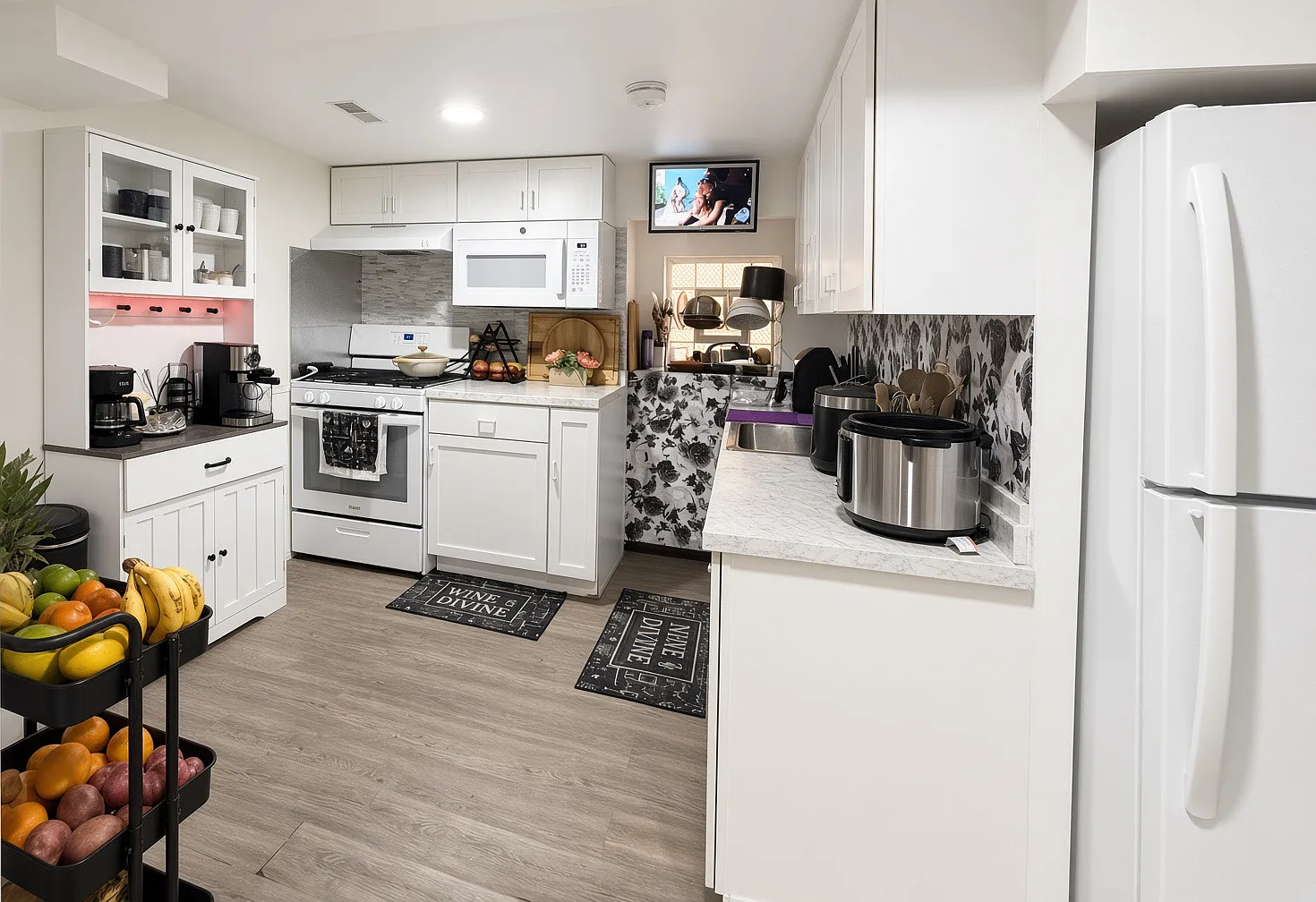 2 bed, 900 sqft, $1,650 — Photo 2