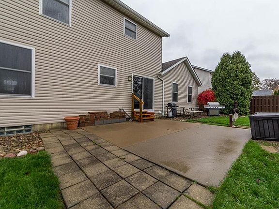 5th image of 143 Teal St