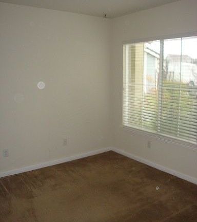 5th image of 920 Norton Ct