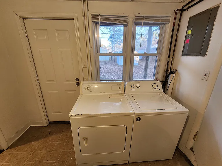 1353 S Linville Ave — Photo 10