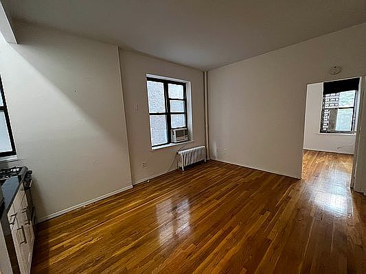 1st image of 217 E 33rd St APT 3RW