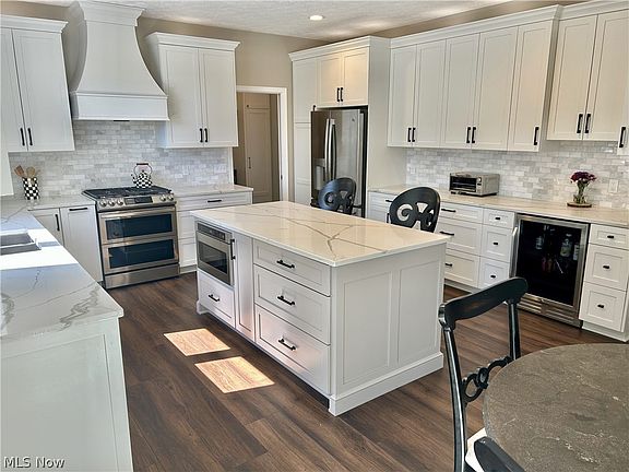 5th image of 8575 Park Ridge Ln