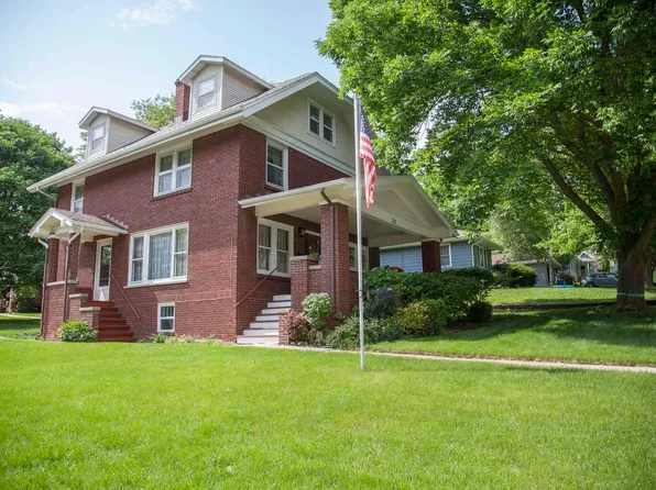 312 S 5th St, Mount Horeb, WI 53572