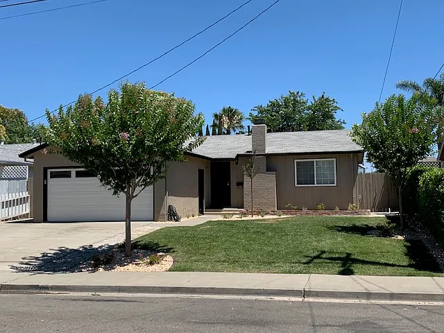1137 Apache St — Photo 1
