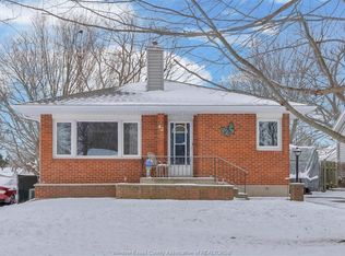 42 Grace Ave, Leamington, ON N8H 1K9