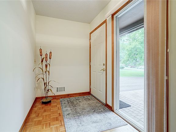 3rd image of 28 Green Pine Ln