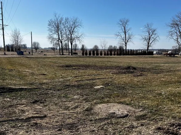 106 Creek Rd, Calamus, IA 52729