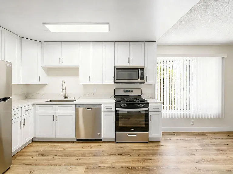 MC 6861 Sepulveda Properties, LLC — Photo 8