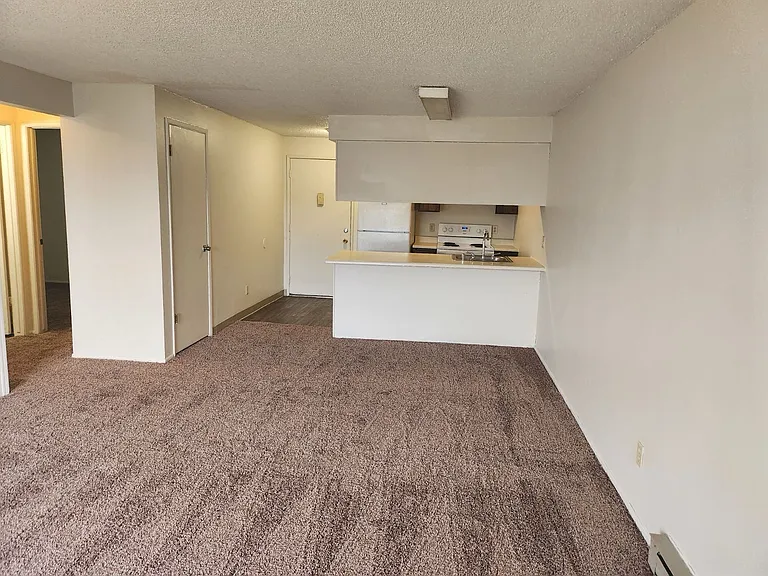 Perrine Court Apartments — Photo 23