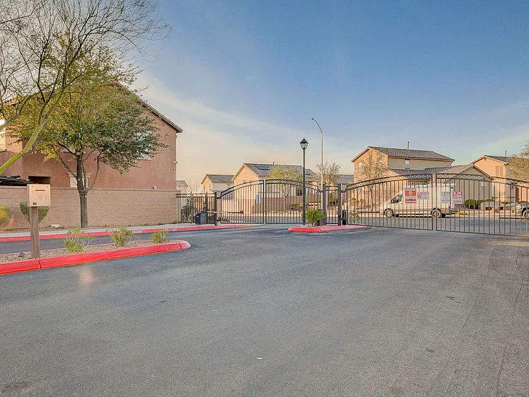1045 Spotted Saddle St — Photo 51
