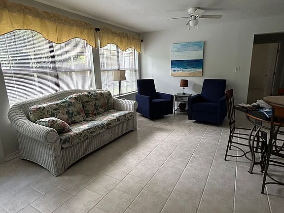 4th image of 450 Donwood Pl