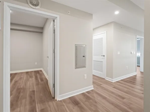 475 Communipaw Avenue image 8 of 37