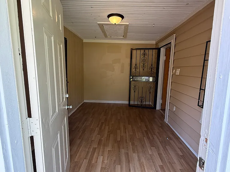 805 Alvaredo St — Photo 2