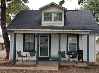 1909 Howard Rd, Waxahachie, TX 75165