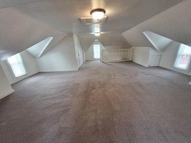525 W 5th St — Photo 13