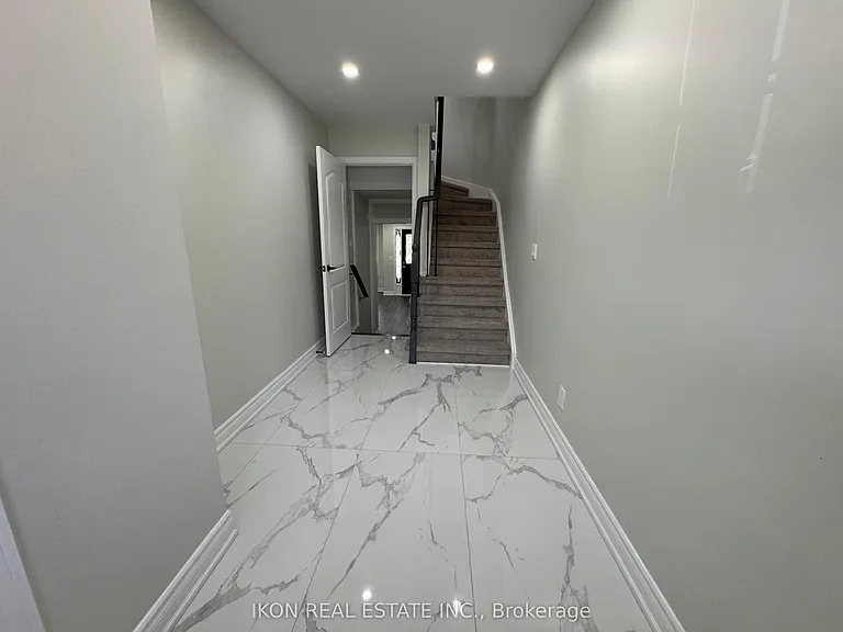 67 Sprucedale Way E — Photo 24