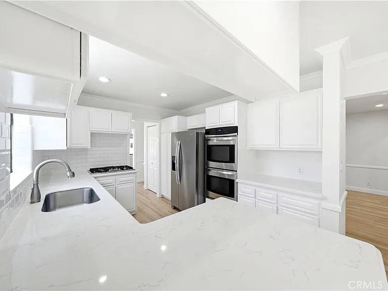 24620 Moon Ave — Photo 9