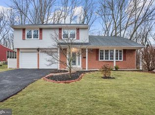 8 Cambridge Rd, Turnersville, NJ 08012