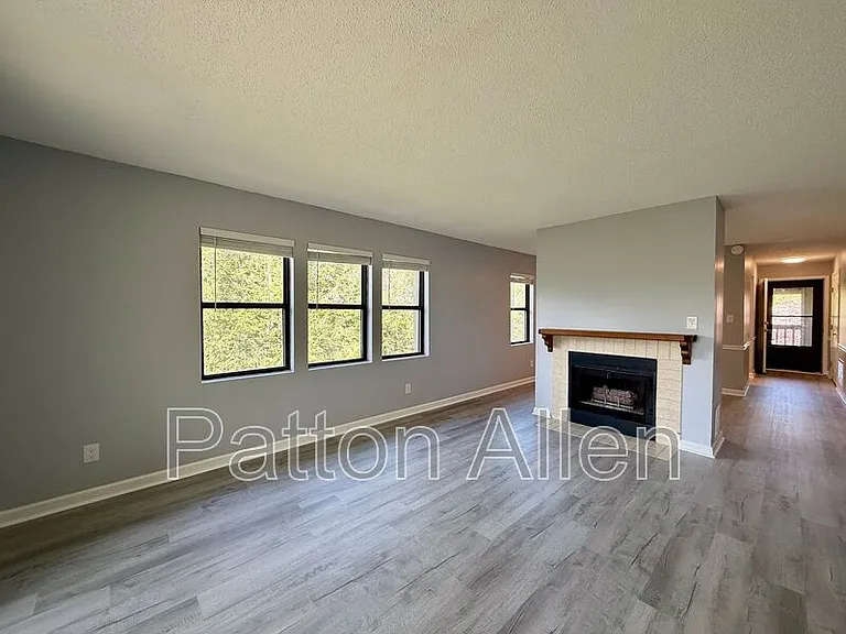 2406 Abbey Cir — Photo 9