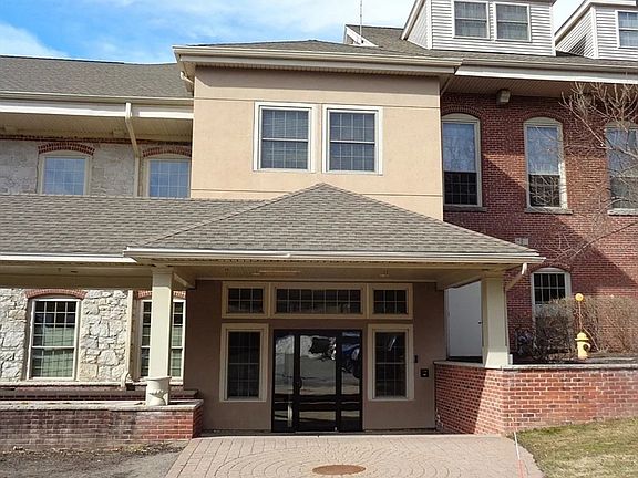 2nd image of 12 Brookside Rd Unit 3
