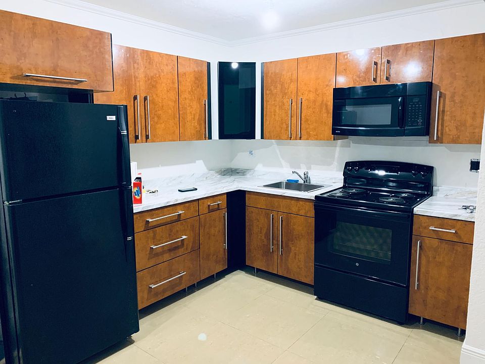 2nd image of 820 SW 129th Pl APT 205