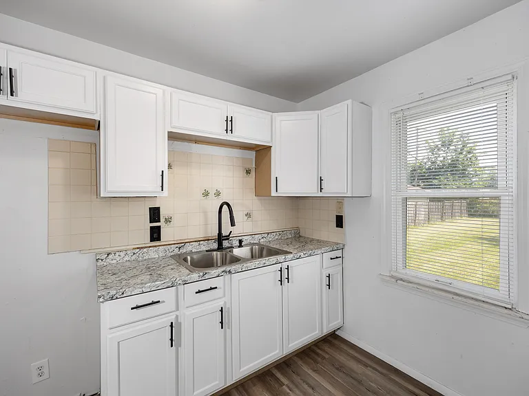 26080 Blumfield St — Photo 8