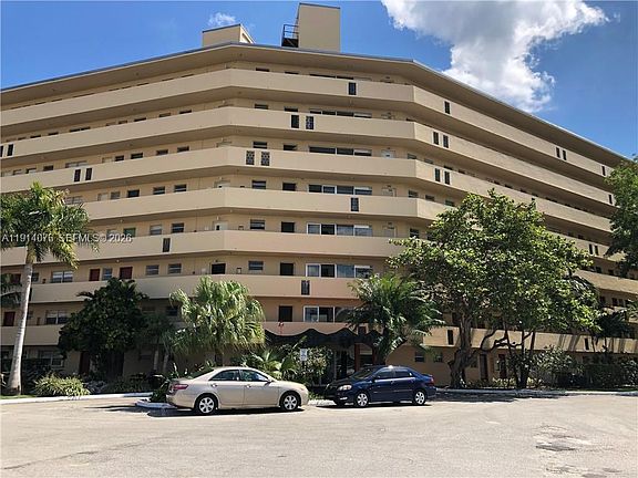 3rd image of 1750 NE 191st St APT 403-1