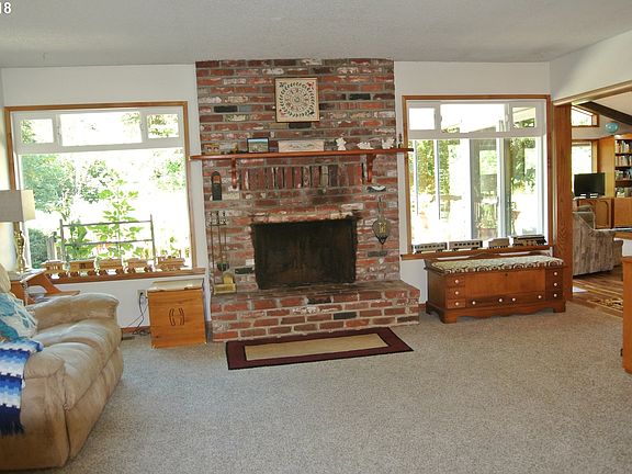 2nd image of 527 NE 365th Ave