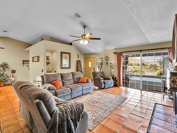 5th image of 10341 Pinon Ave