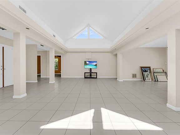 5th image of 1698 SW 7th Ct