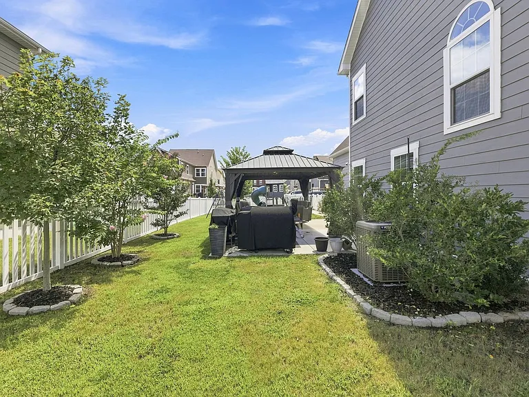 1032 Olmstead St — Photo 28