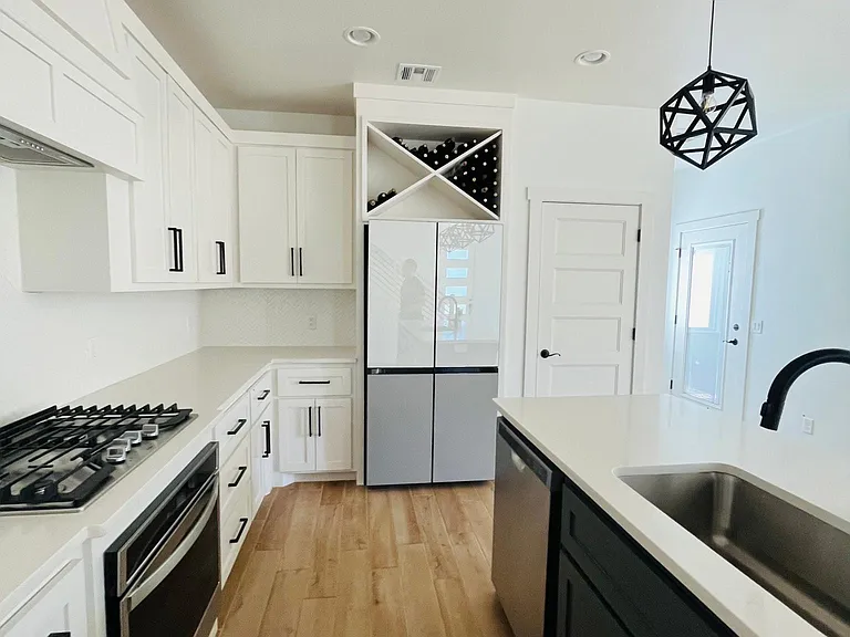 4108 N Indiana Ave — Photo 8