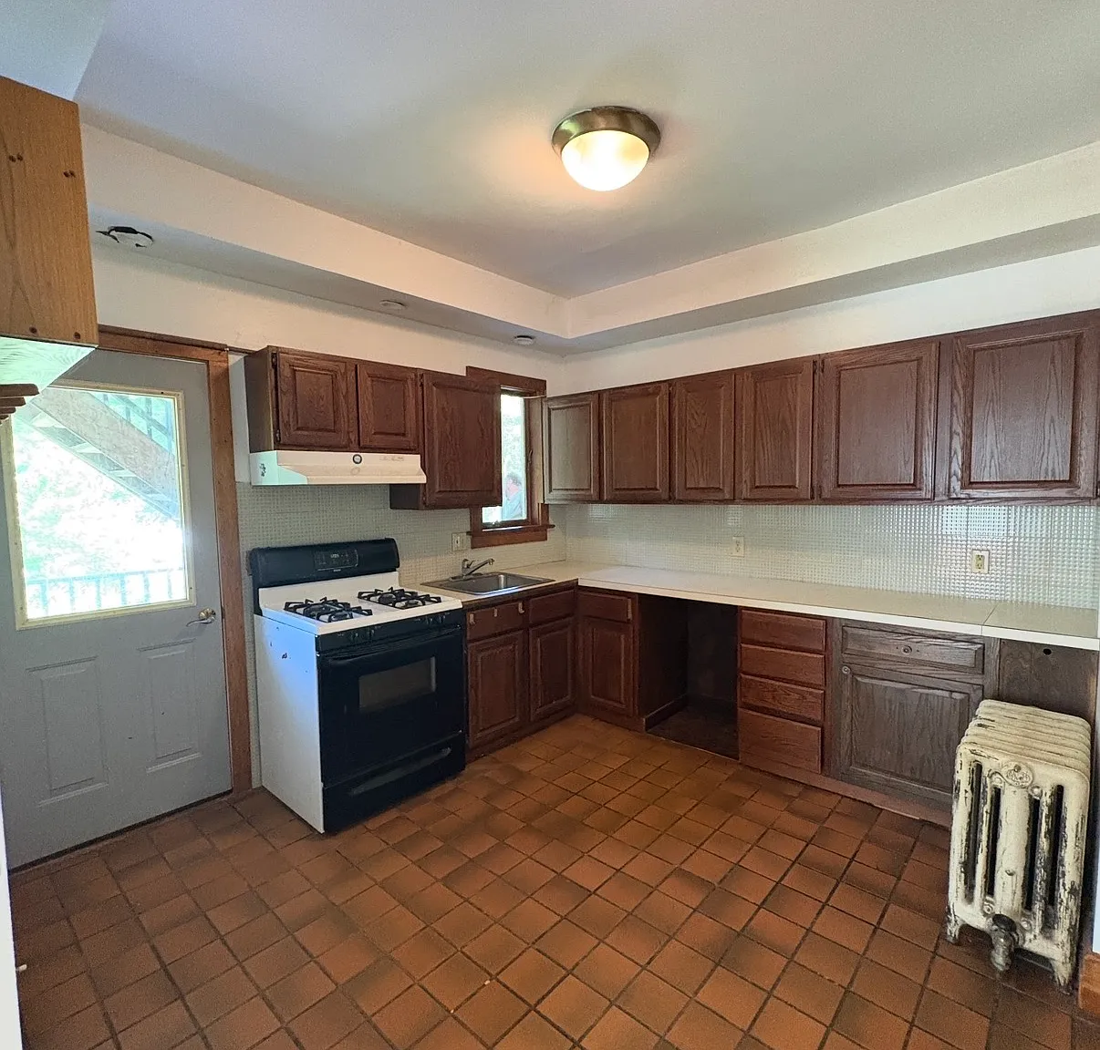 1 bed, 900 sqft, $1,275 — Photo 3