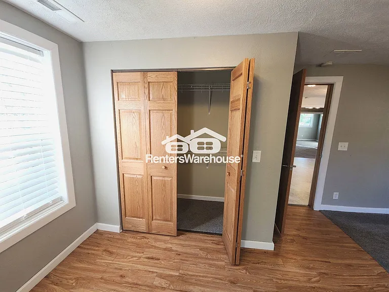 200 N Vine St — Photo 11