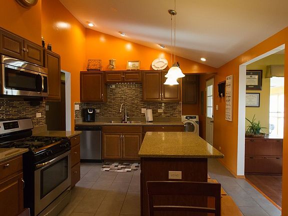 4th image of 5 Emery Dr