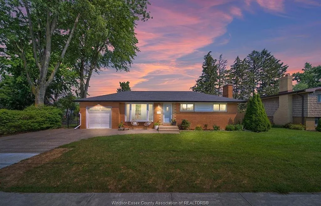 3 bed, $2,200 — Photo 1