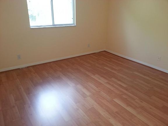3rd image of 4639 Pinemore Ln