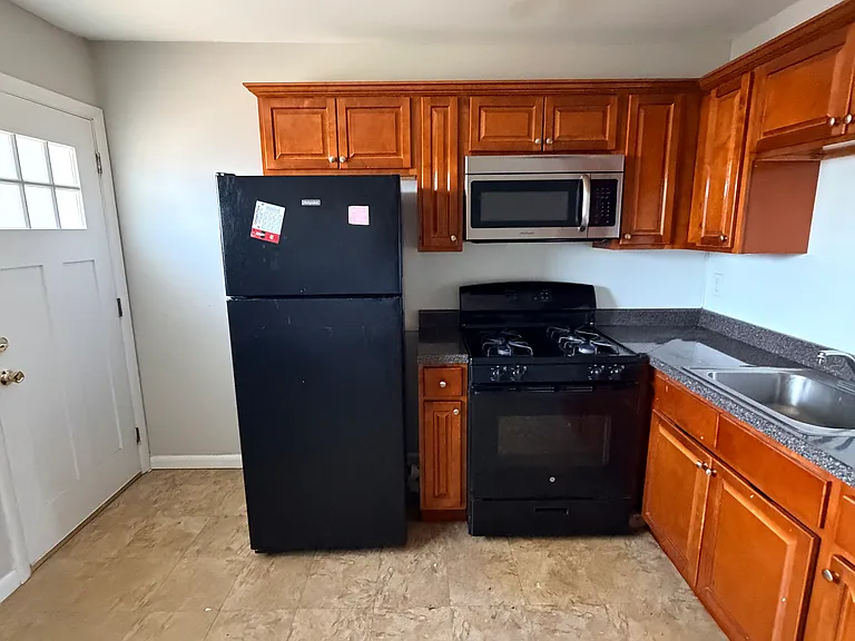 217 Fairfield St #2R — Photo 5