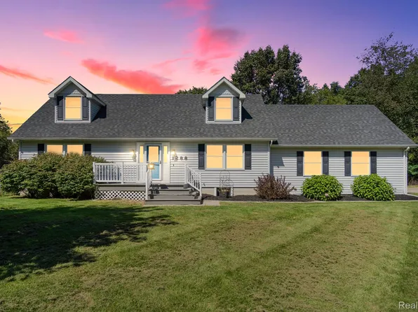 1288 Taylor Rd, Brighton, MI 48114